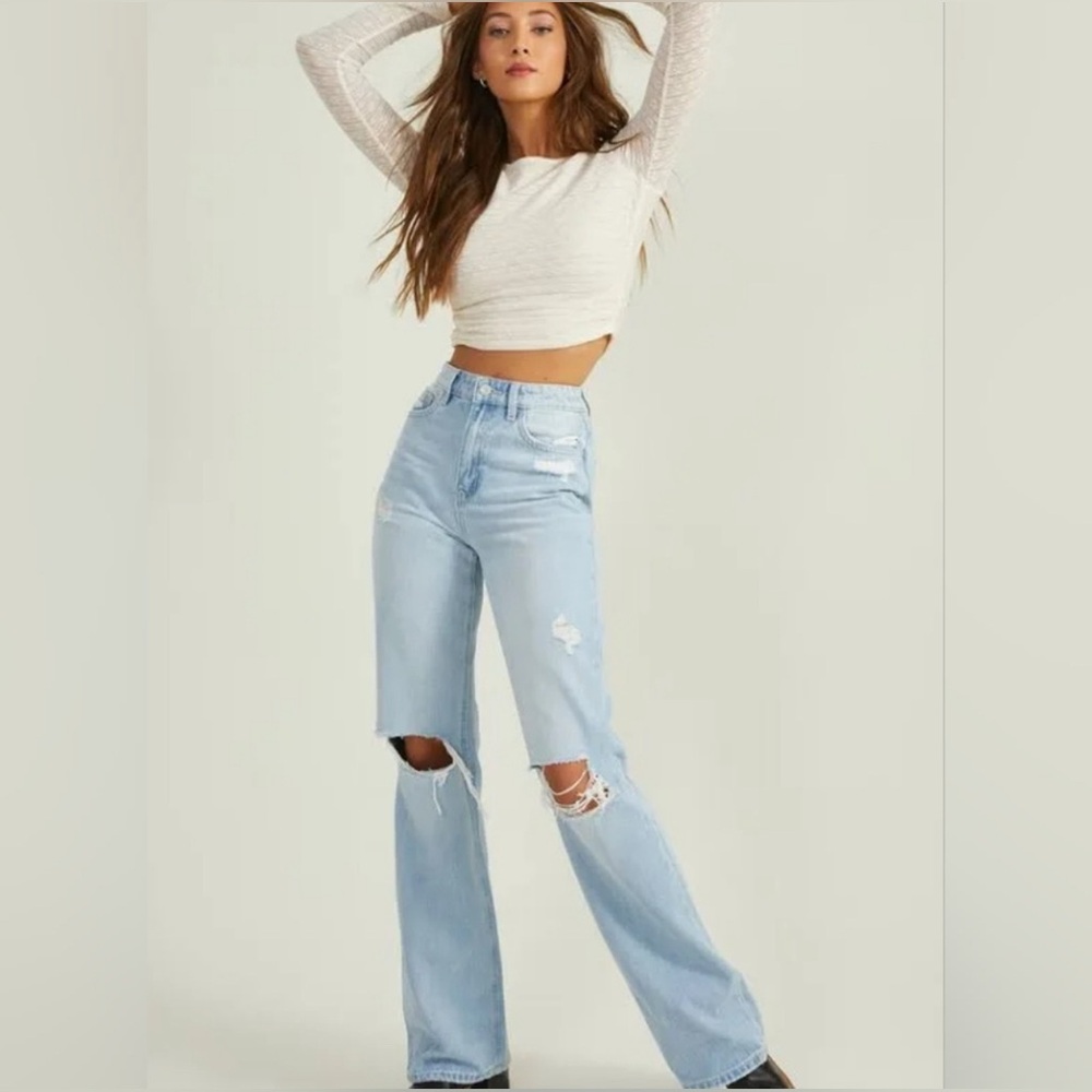 Altar'd State Kayla Straight Leg Jean Light Wash Size 28 NEVER WORN